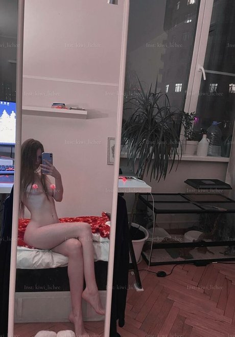 Lichee Kiwi nude actress image