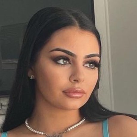 tiahneesolar pornographic model img