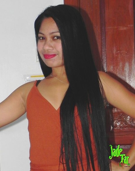 Jade Far model top pic