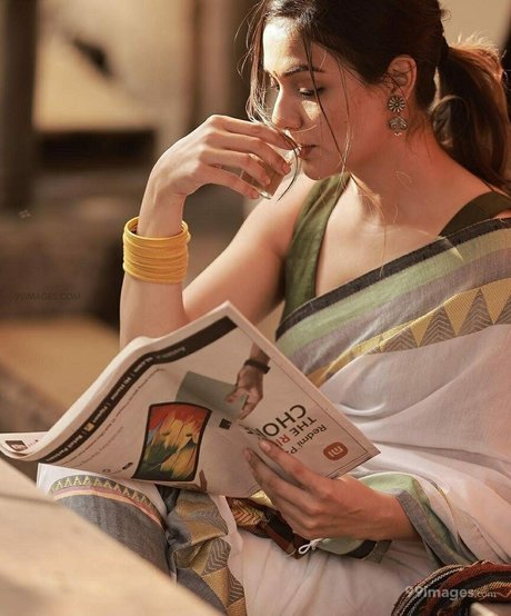 Divya Agarwal star erotic picture