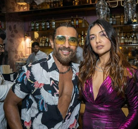 Divya Agarwal top actress photos