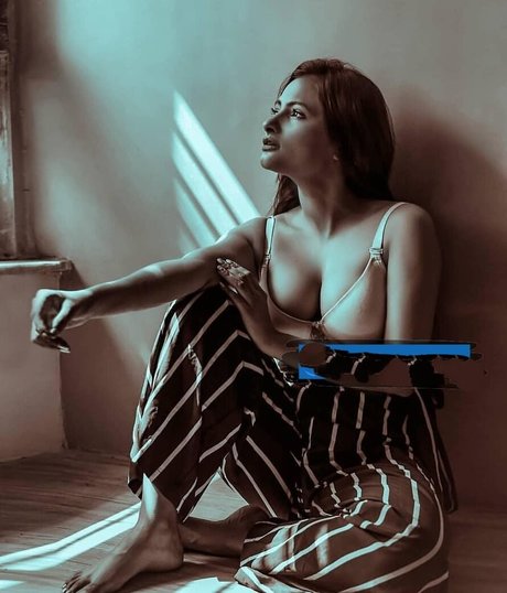 Desi NRI beautiful actress img