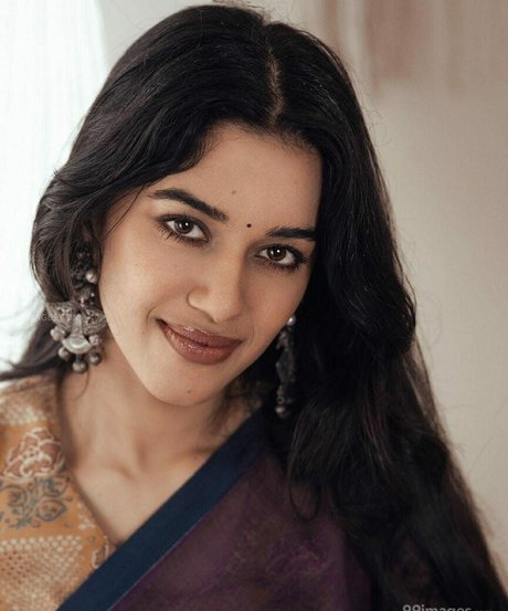 Mirnalini Ravi erotic model photo