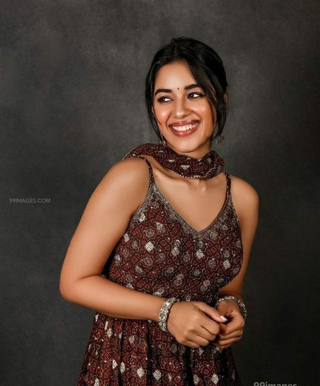 Mirnalini Ravi star erotic photos