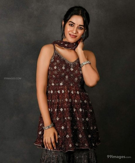 Mirnalini Ravi model erotic pics