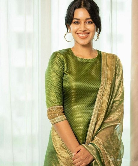 Mirnalini Ravi exclusive actress pictures