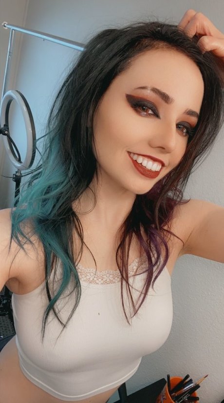 Charleemanderz nude model images