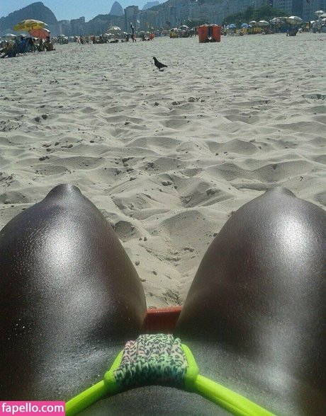 Rainhas De Bateria nude model pictures