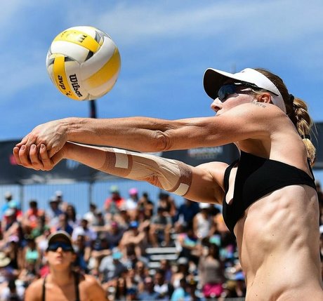 Emily Day star top pic