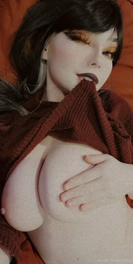Eevee Nicole Davis nude star pictures