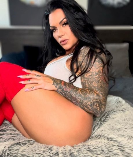 Nikkifitmama model exclusive pic