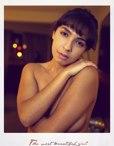 Monique poses star exclusive img