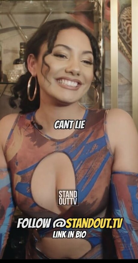 Chian Reynolds star sexy pic