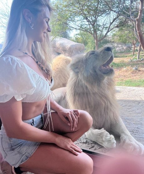 Giorgia Capa beautiful model image