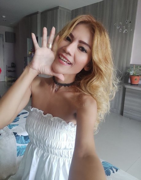 Apple Noodee model perfect pic