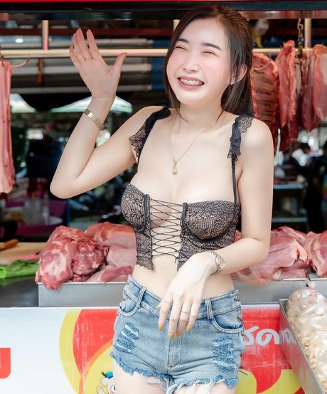 Qanan Kanokyada hd pornstar pics