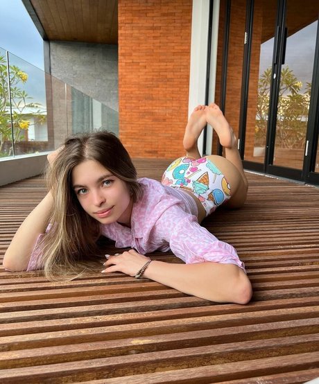 Lerabuns Valeriia art model pic