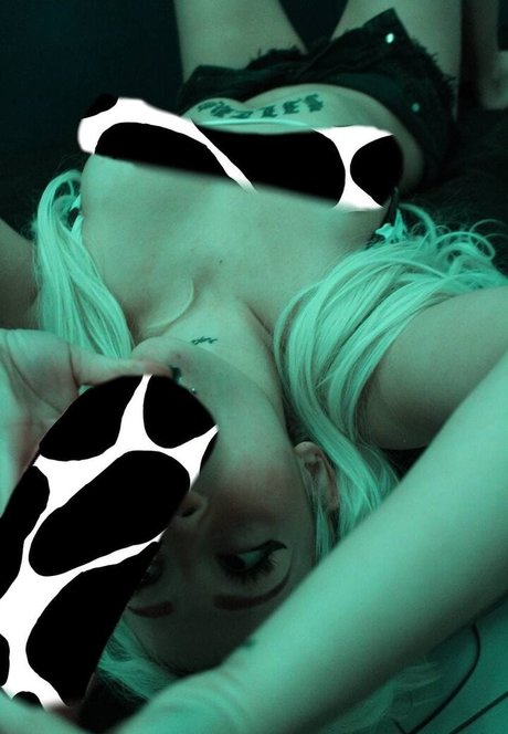 famous female onlyfans art nude image