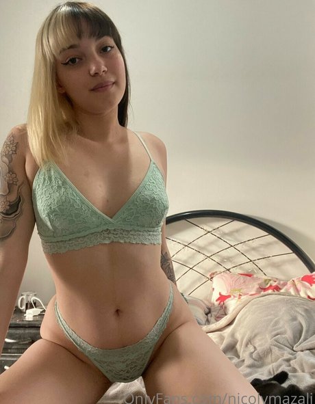 Nicoly Mazali model hd picture