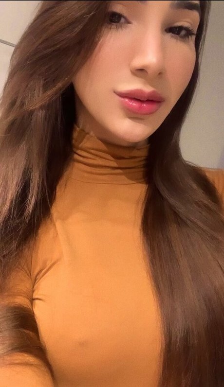 Eduarda Moraes star art pic