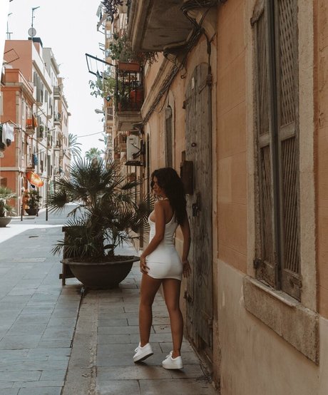 Sara Llamas pornstar exclusive pics