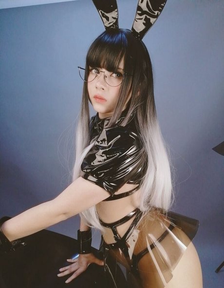 whiterabbit exe top model pic