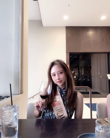 ueleelee pornstar top img