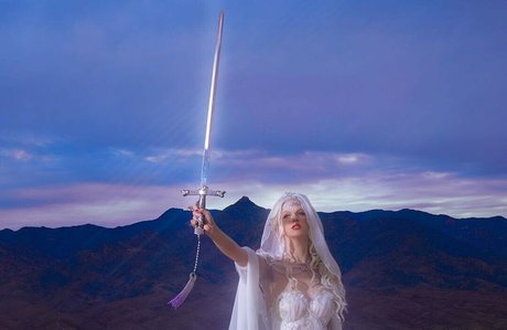 Emma Karla Peet model naked pic