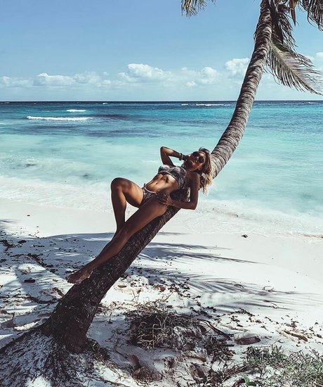 influencer girls onlyfans sexy nude images