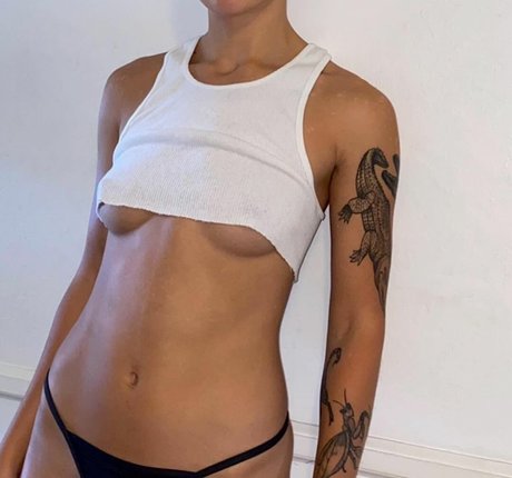 pickledwh0re model beautiful img