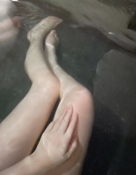 UnmsPg xxx model picture