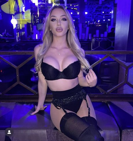 Emilybwagoner pretty model photos