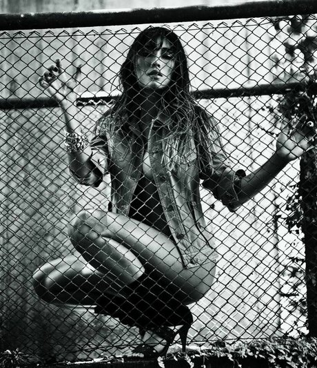 Danni Suzuki star naked picture