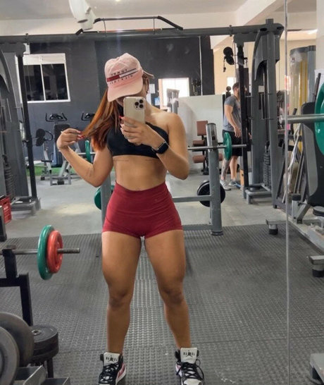 ___rhannaa star free pictures