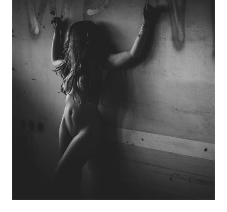 Danielle Holzman xxx model img