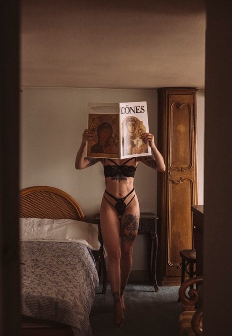 Otter mood model free pic