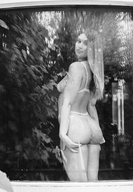 xoteegan model beautiful pic