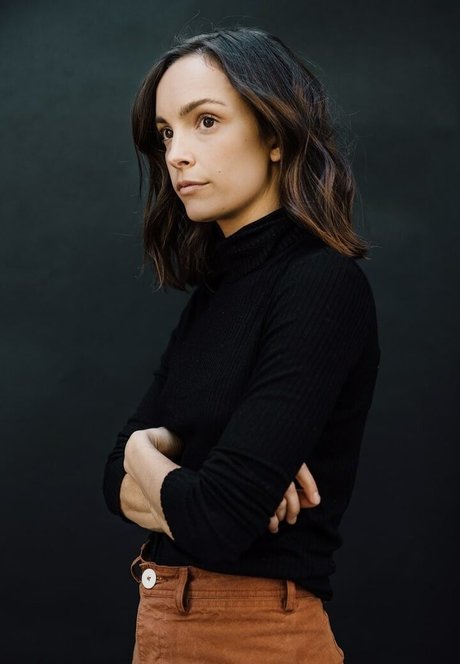 Jodi Balfour top model img