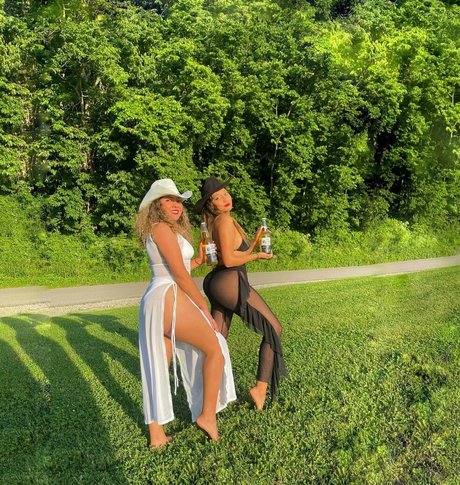 Milf Avocado xxx model gallery