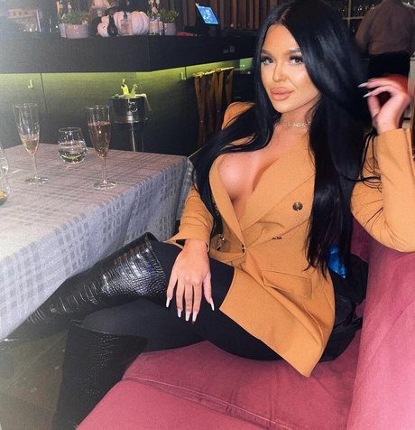 andra dumi adult actress img