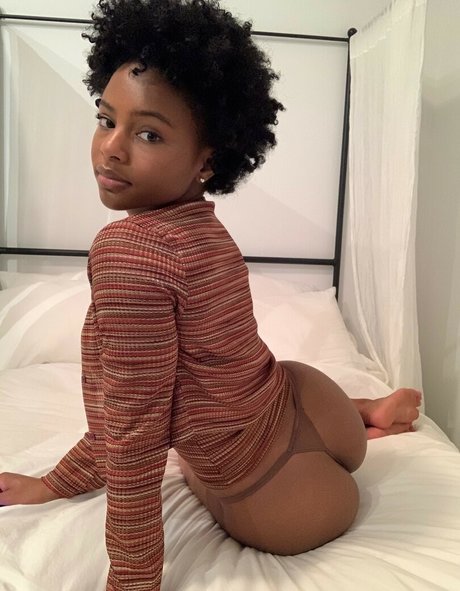 Saffronnn pornstar high quality photo