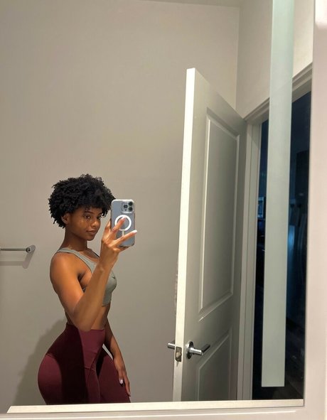 Saffronnn pornstar beautiful photos