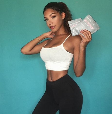 Tiona Fernan star erotic pic