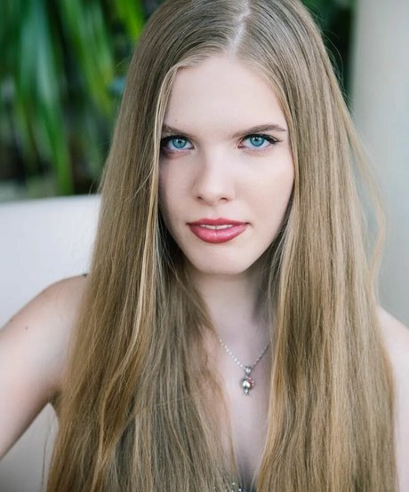 Eva Gevorgyan hot actress img