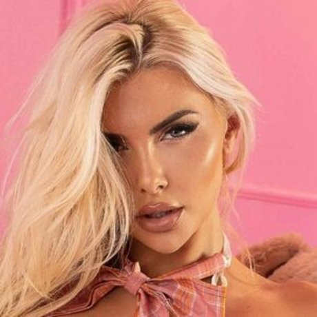 Montse Roura high quality model img