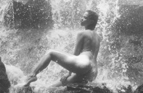 Ishh art actress picture