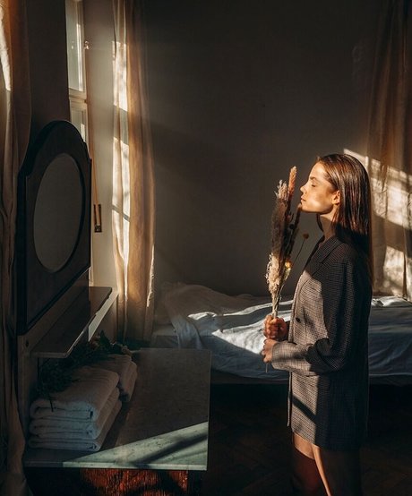 Pauline Schuller naked actress pictures