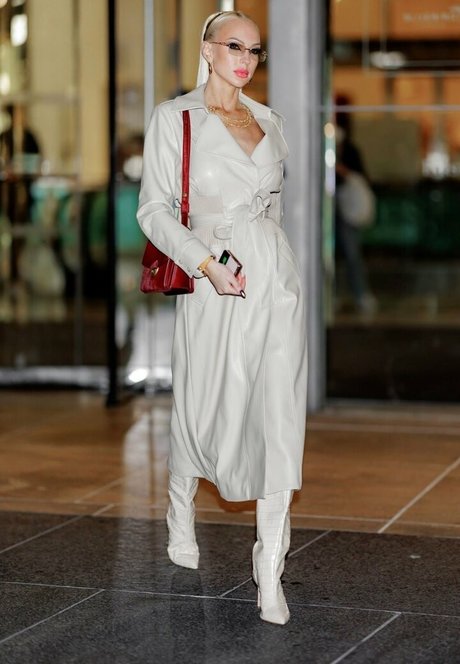 Christine Quinn star art pics