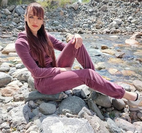 Angela Doxa pretty model img