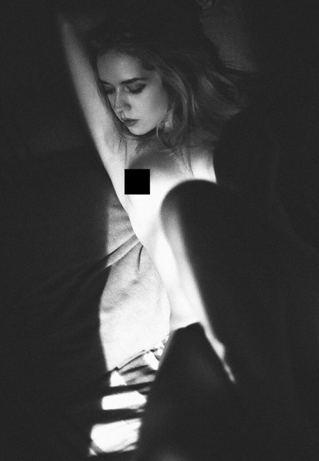 blonde babe onlyfans sexy image